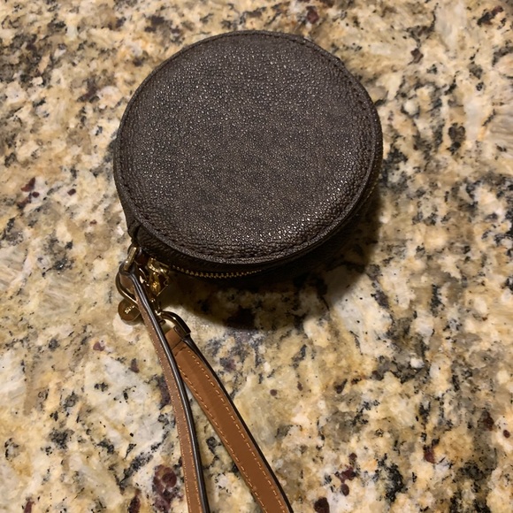 Michael Kors Small Round Coin Wristlet *Unique* NWOT Gift - Picture 4 of 6